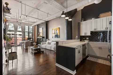 $575,000 | 333 West Hubbard Street, Unit 605, Chicago, IL 60654