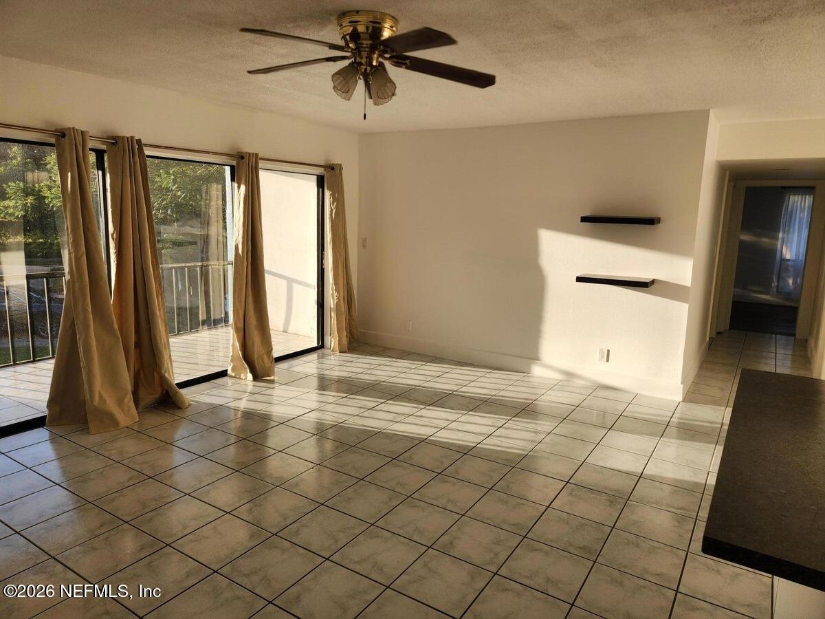 517 Dotterel Road, Unit 31C Delray Beach, FL 33444 - Photo 7 of 21 Living Rm.