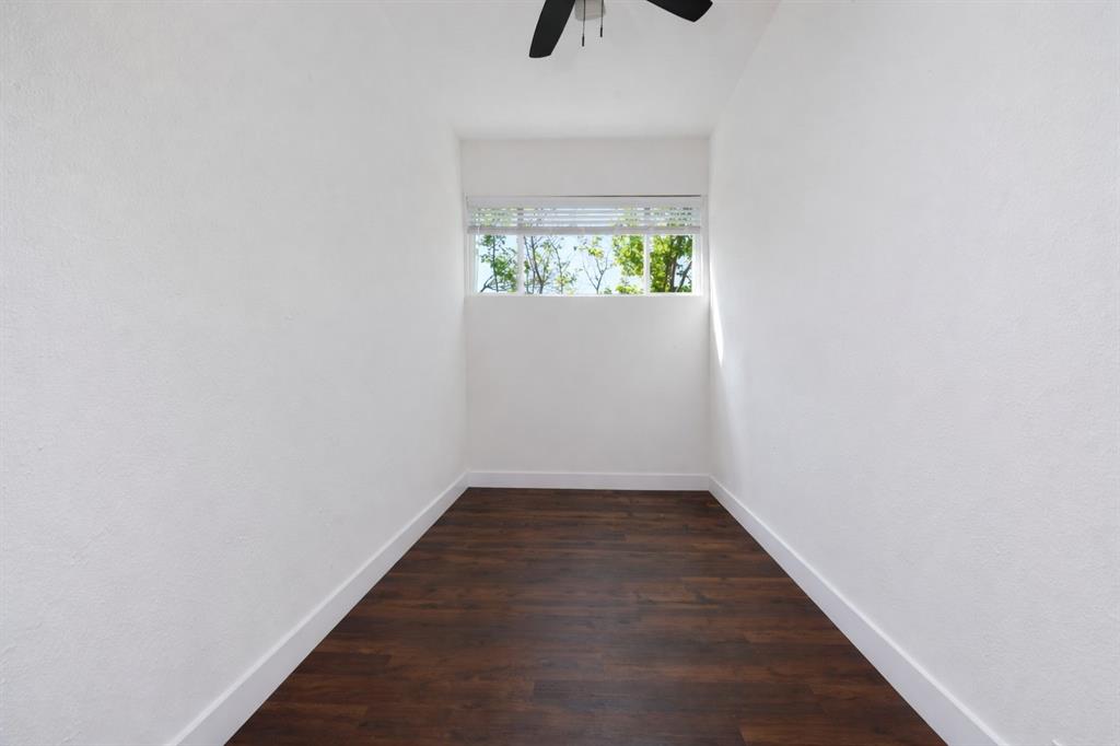 918 Elsbeth Street Dallas, TX 75208 - Photo 6 of 35 flex/bonus room - can be converted back into a regular size room