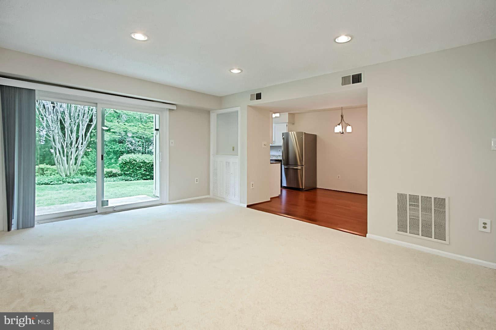 7761 Inversham Drive, Unit 252 Falls Church, VA 22042 - Photo 3 of 27 Living Room