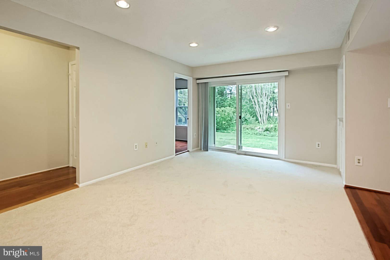 7761 Inversham Drive, Unit 252 Falls Church, VA 22042 - Photo 4 of 27 Living Room