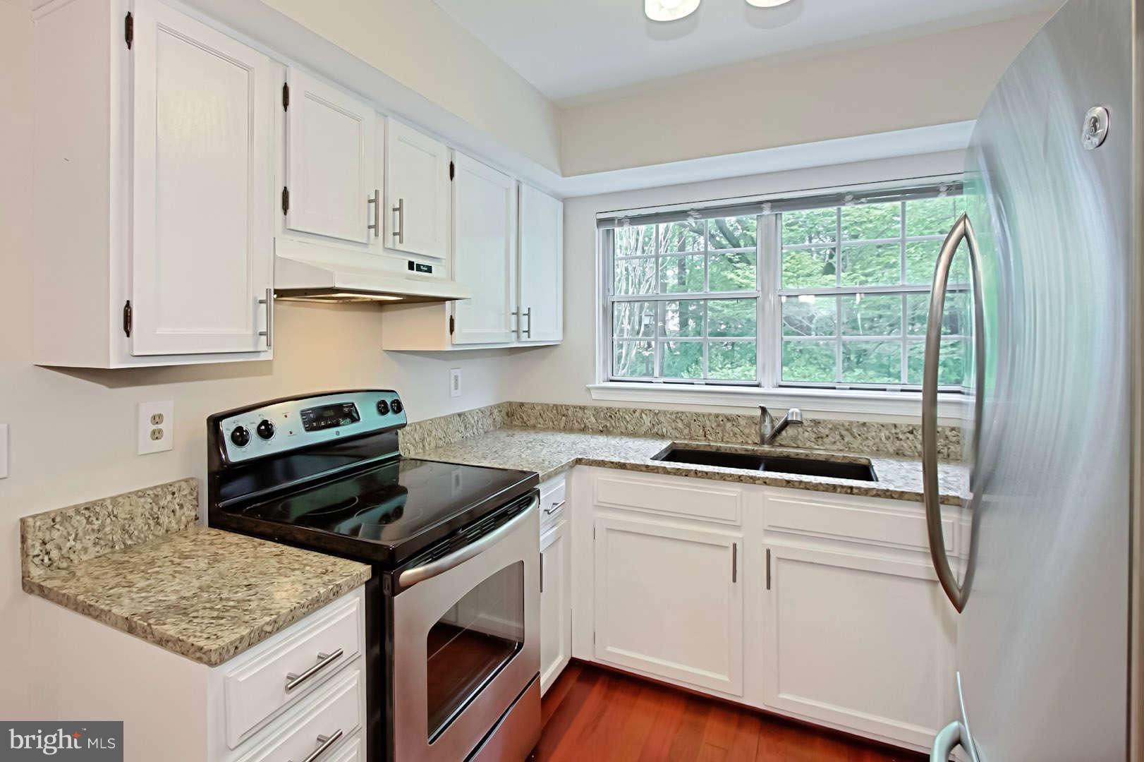 7761 Inversham Drive, Unit 252 Falls Church, VA 22042 - Photo 9 of 27 Kitchen