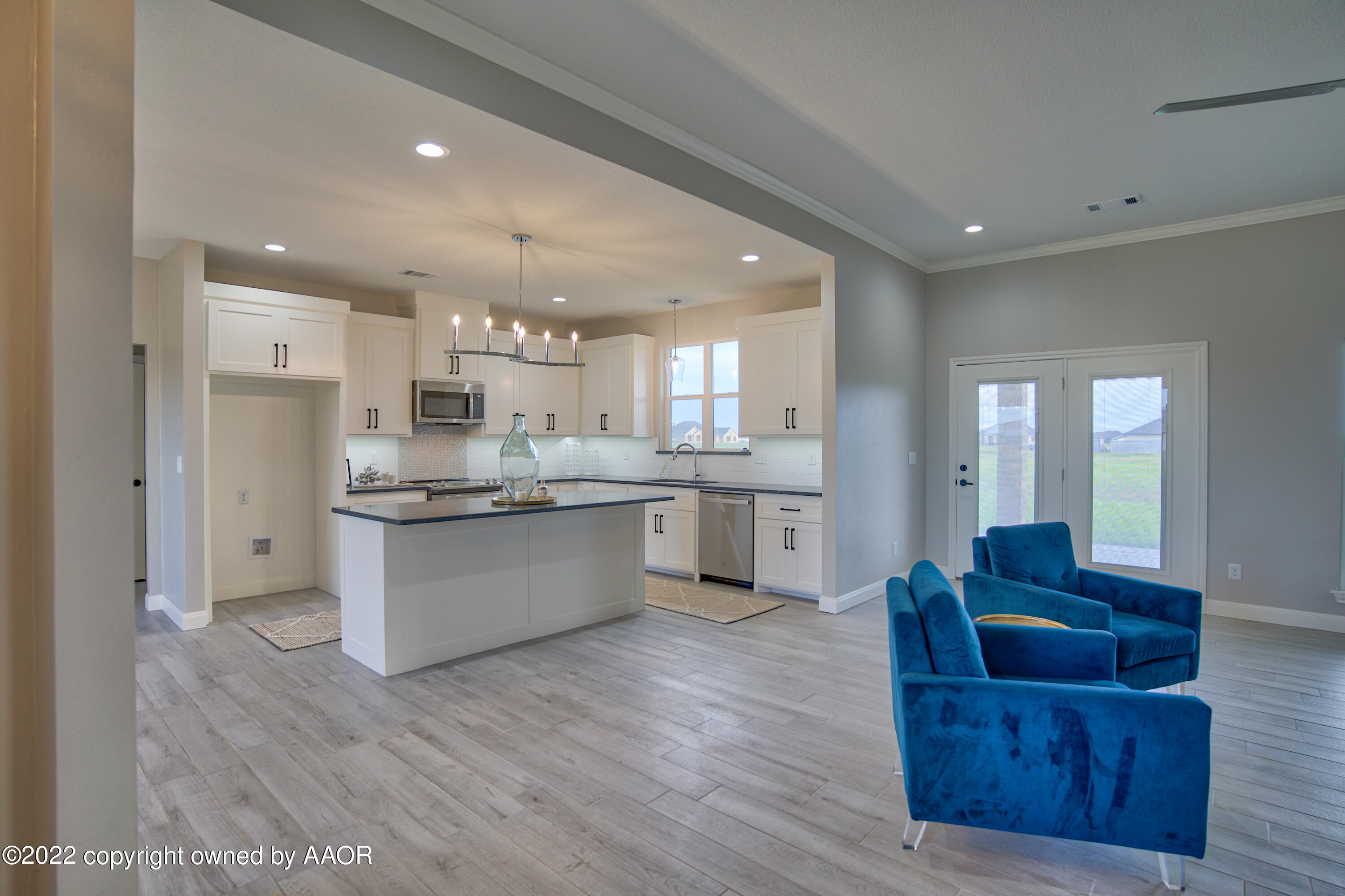 19151 Pine Springs Road Amarillo, TX 79119 - Photo 10 of 47 Living Room Kitchen