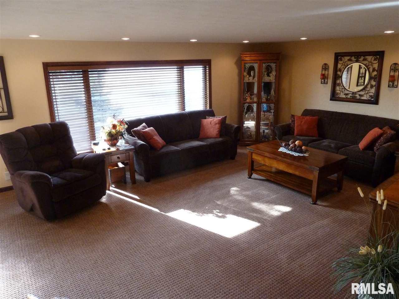 7801 West Lancaster Road Peoria, IL 61607 - Photo 4 of 32