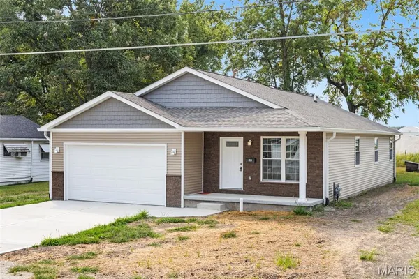 $227,750 | 402 East McAllister Street, Lebanon, IL 62254