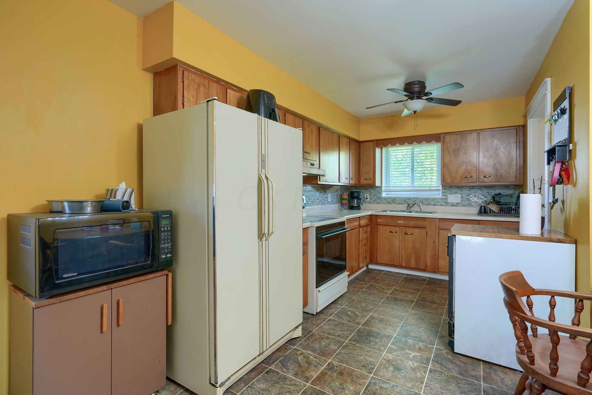 2493 East Howard Road Columbus, OH 43207 - Photo 9 of 39 2493 E Howard Rd (26)