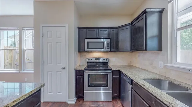 $3,695 | 203 Sterling Street, Unit A, College Station, TX 77840