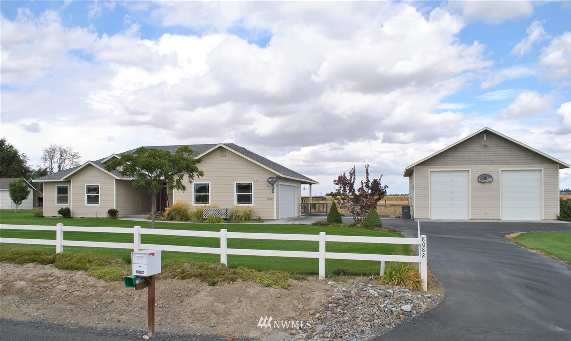 8082 2.4 Road Northeast Moses Lake, WA 98837 - Photo 4 of 24 Gallery Image 4