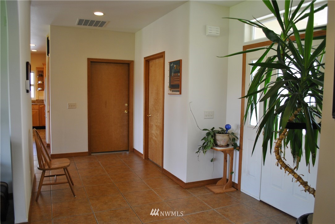 8082 2.4 Road Northeast Moses Lake, WA 98837 - Photo 5 of 24 Gallery Image 5