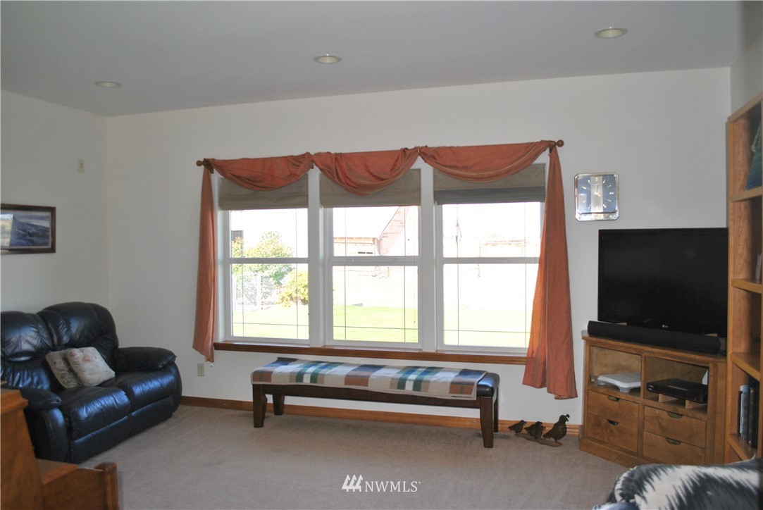 8082 2.4 Road Northeast Moses Lake, WA 98837 - Photo 6 of 24 Gallery Image 6
