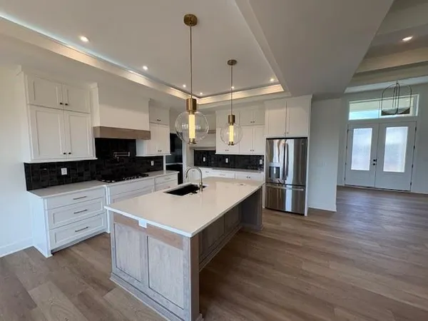 $779,900 | 4733 Sienna Ridge, Riverside, MO 64150