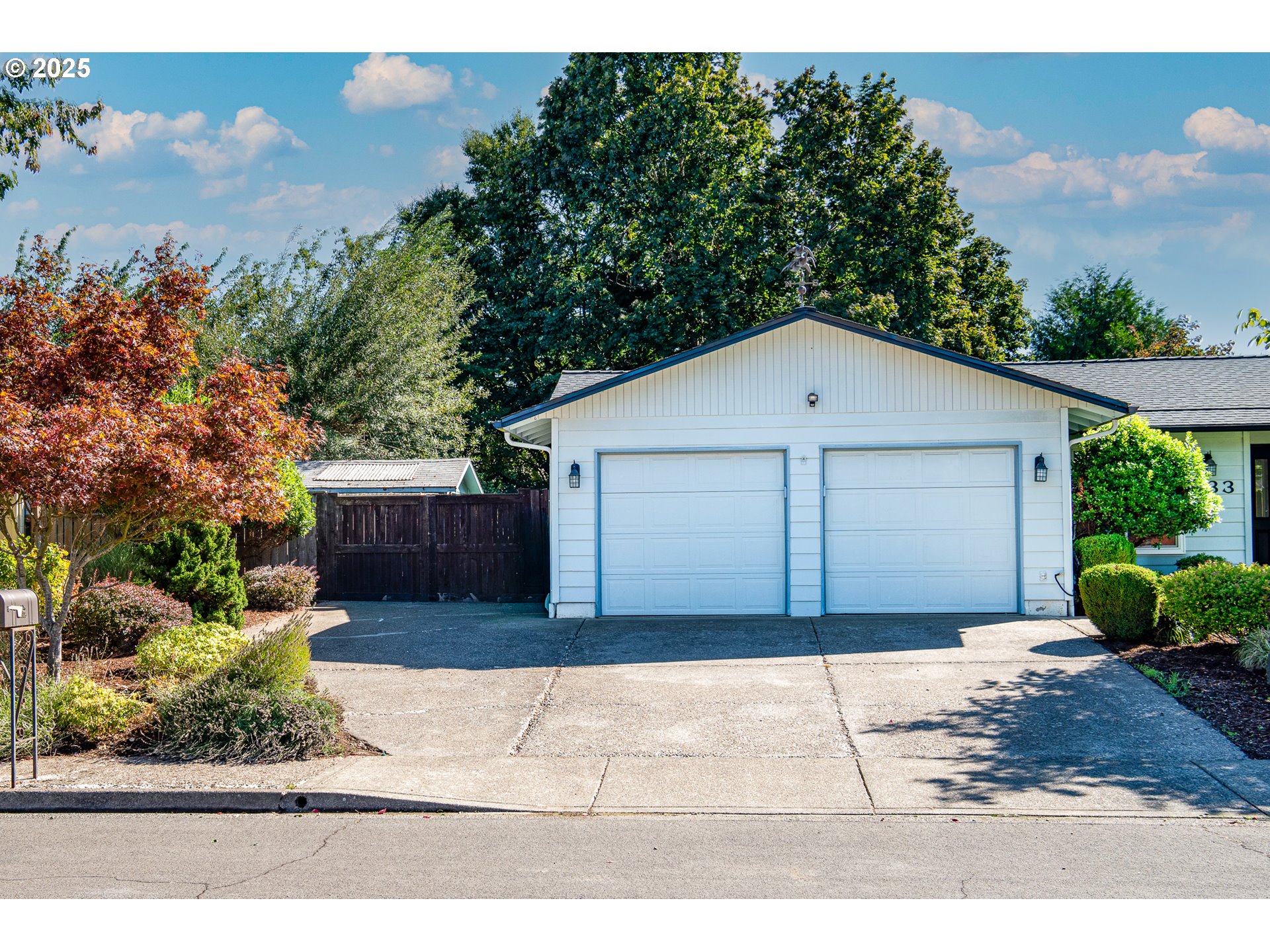 633 Rowan Avenue Springfield, OR 97477 - Photo 35 of 47 a house view with a outdoor space