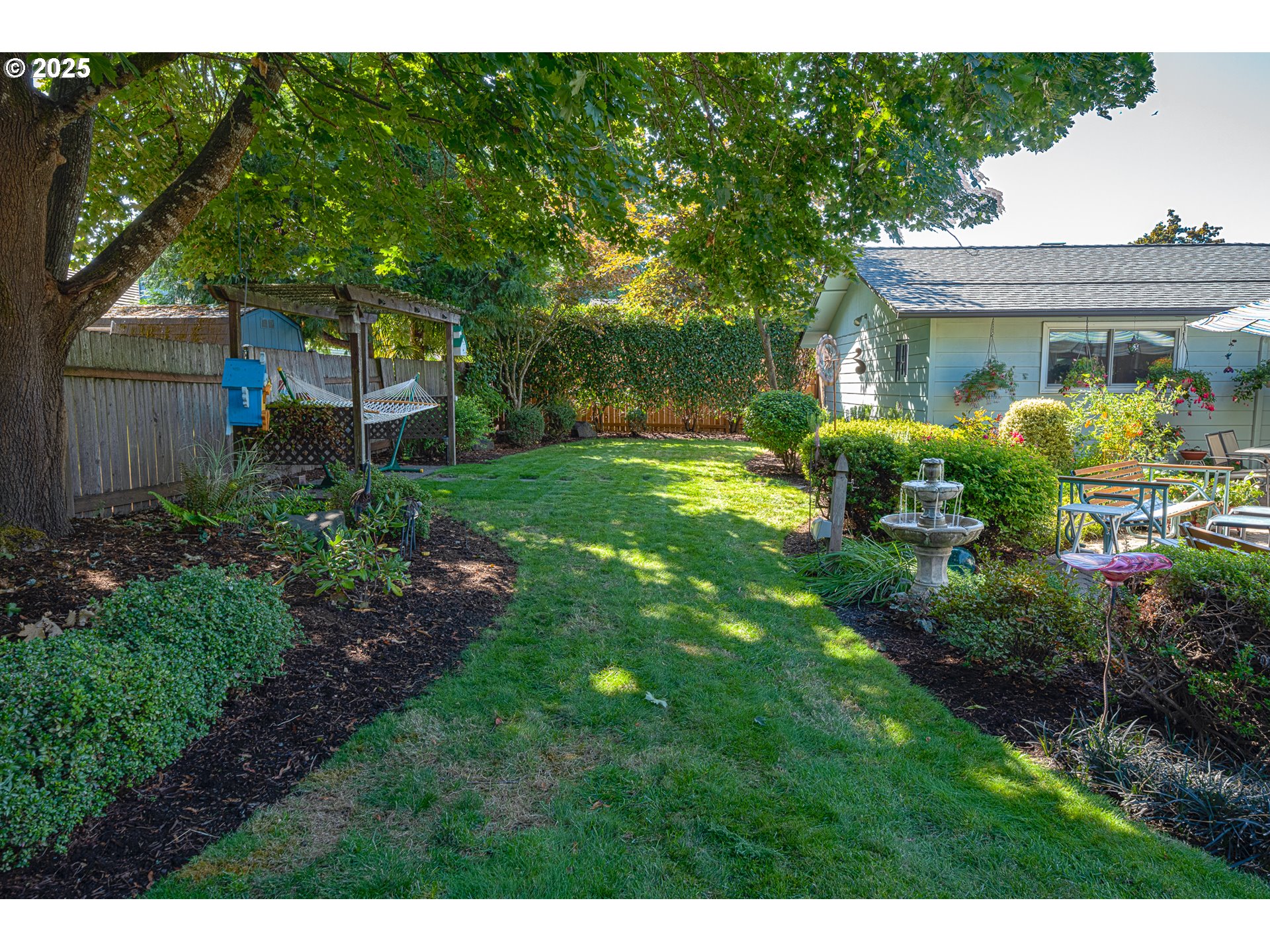 633 Rowan Avenue Springfield, OR 97477 - Photo 42 of 47 a front view of a house with garden