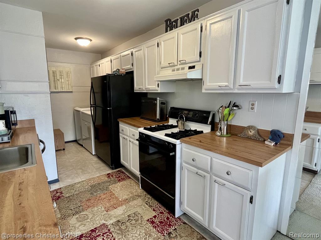 23672 North Rockledge Novi, MI 48375 - Photo 11 of 22