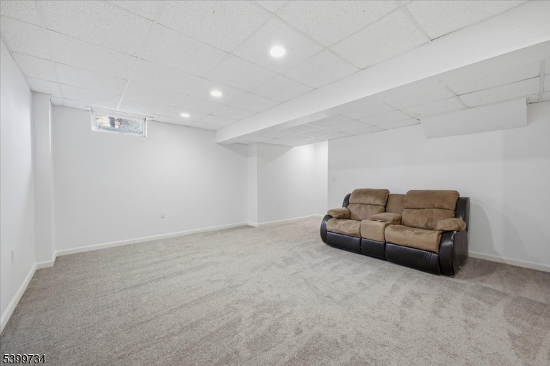 103 Cheyenne Road Lafayette, NJ 07848 - Photo 22 of 27 a living room with furniture and a couch