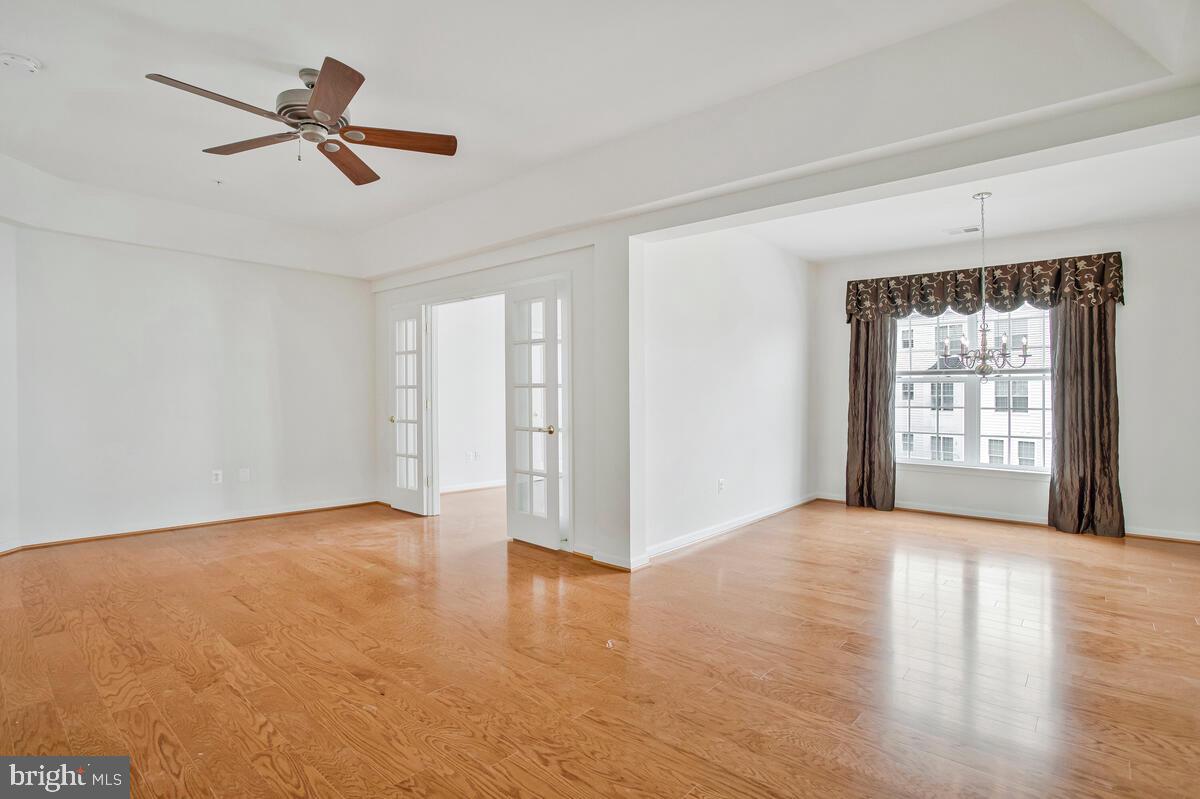7315 Brookview Road, Unit 302 Elkridge, MD 21075 - Photo 11 of 68 Living Room