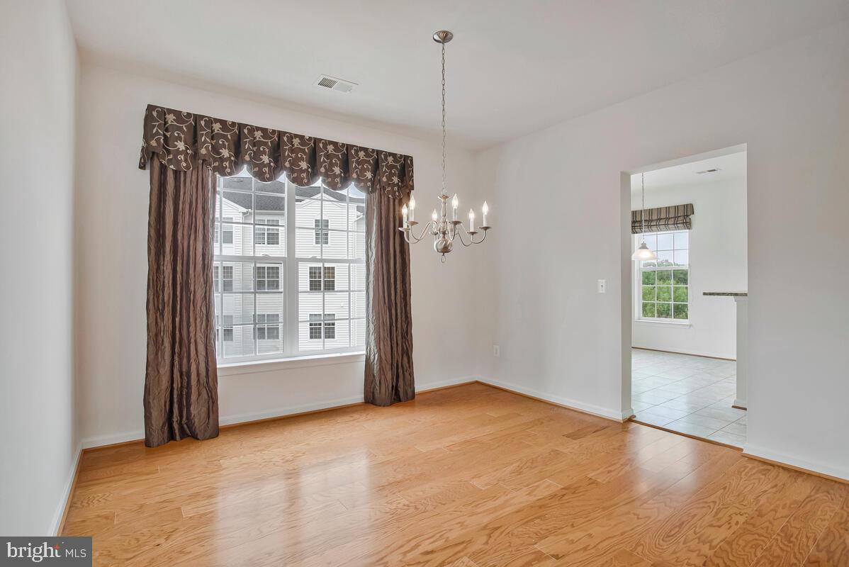 7315 Brookview Road, Unit 302 Elkridge, MD 21075 - Photo 18 of 68 Dining Room