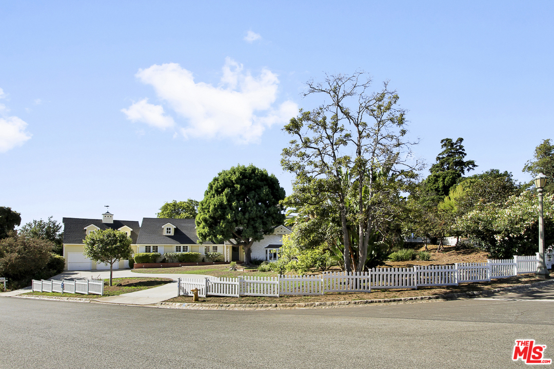 1536 Sorrento Drive, Pacific Palisades, CA 90272 Compass