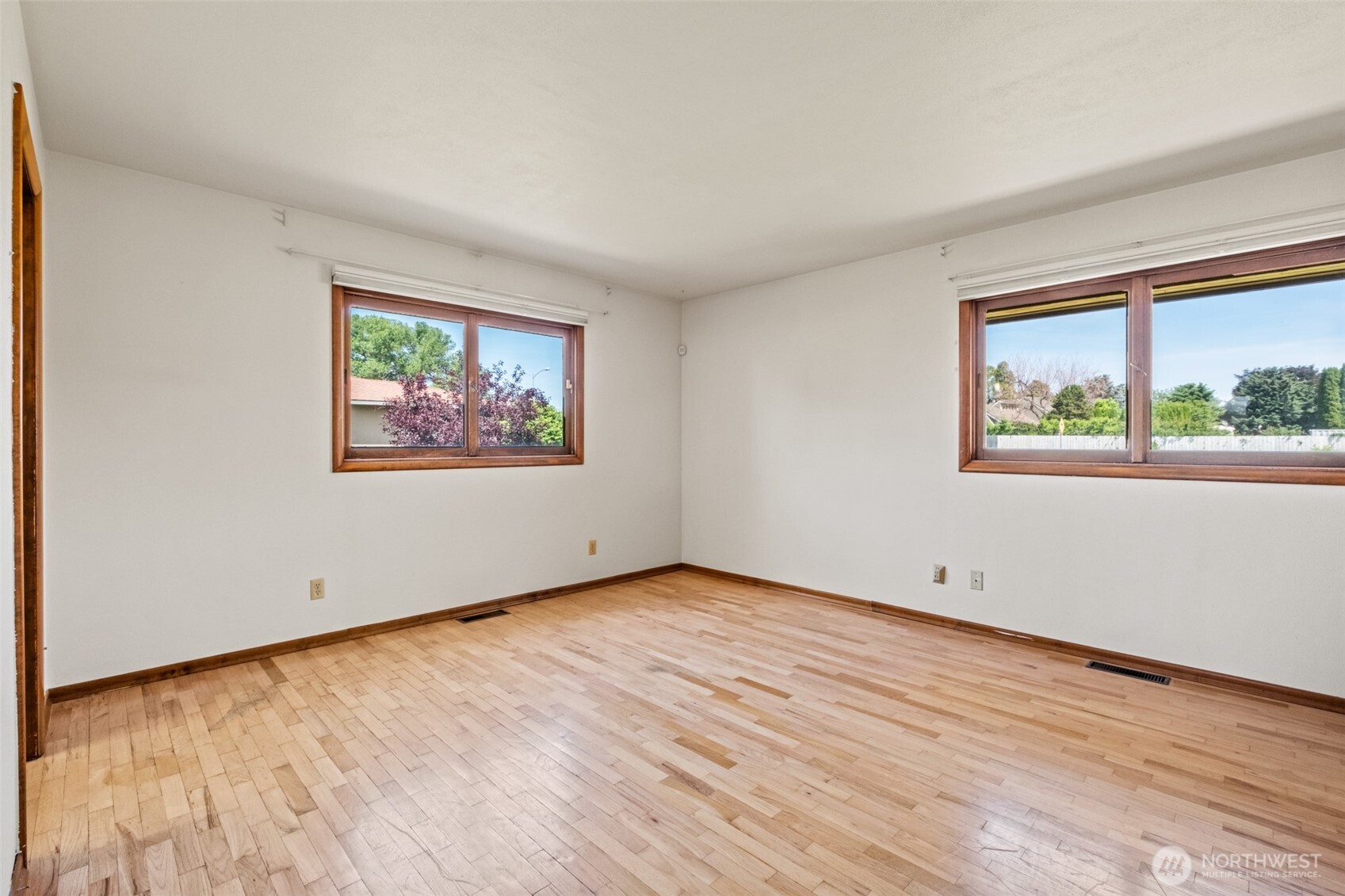 742 I Street Southwest Quincy, WA 98848 - Photo 17 of 28 an empty room with wooden floor and window