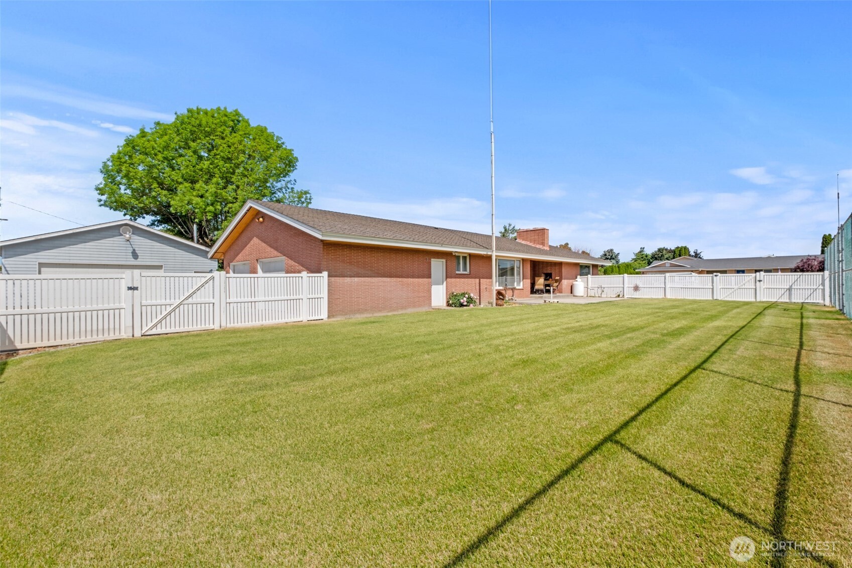 742 I Street Southwest Quincy, WA 98848 - Photo 24 of 28 a front view of a house with a yard