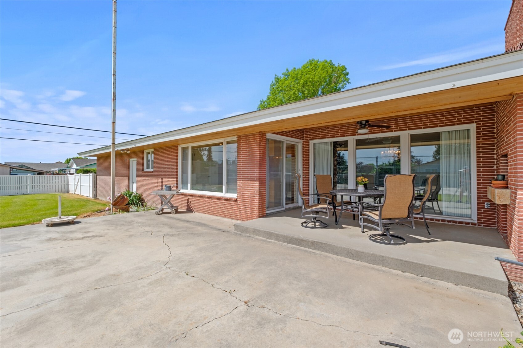 742 I Street Southwest Quincy, WA 98848 - Photo 25 of 28 a view of a house with backyard and sitting area