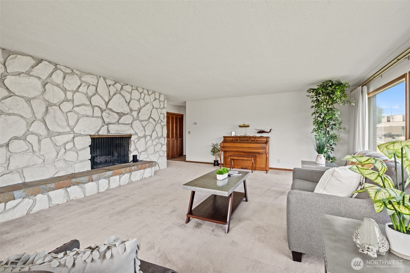 742 I Street Southwest Quincy, WA 98848 - Photo 4 of 28 a living room with furniture and a fireplace