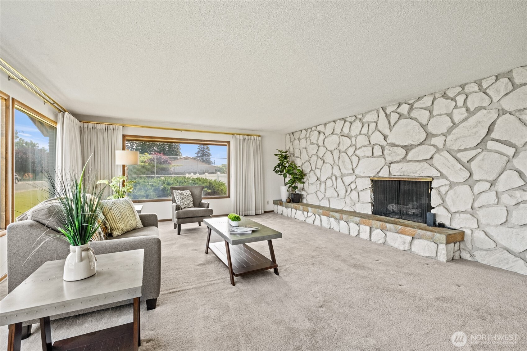 742 I Street Southwest Quincy, WA 98848 - Photo 5 of 28 a living room with furniture and a fireplace