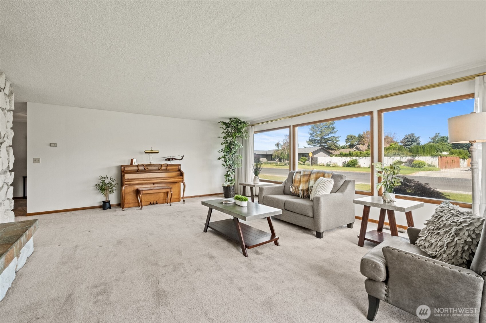 742 I Street Southwest Quincy, WA 98848 - Photo 6 of 28 a living room with furniture and a floor to ceiling window