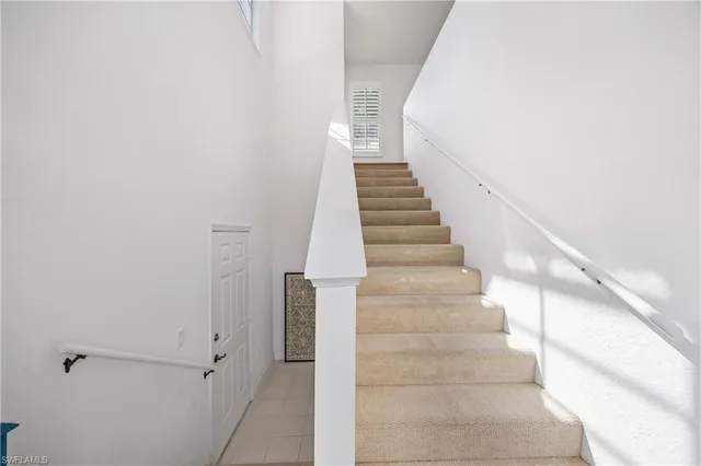 a view of entryway and hall