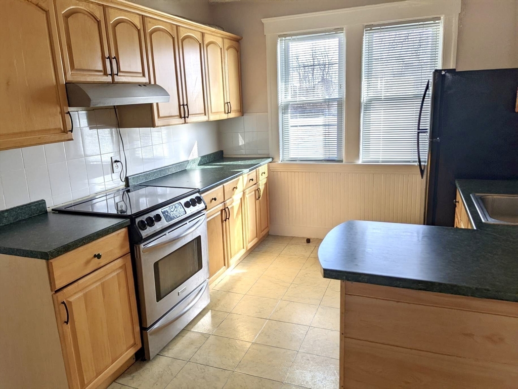 18 Coombs Road, Unit 2 Worcester, MA 01602 - Photo 4 of 10