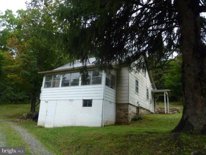 296 New Hope Road Berkeley Springs, WV 25411 - Photo 4 of 16 Exterior (Front)