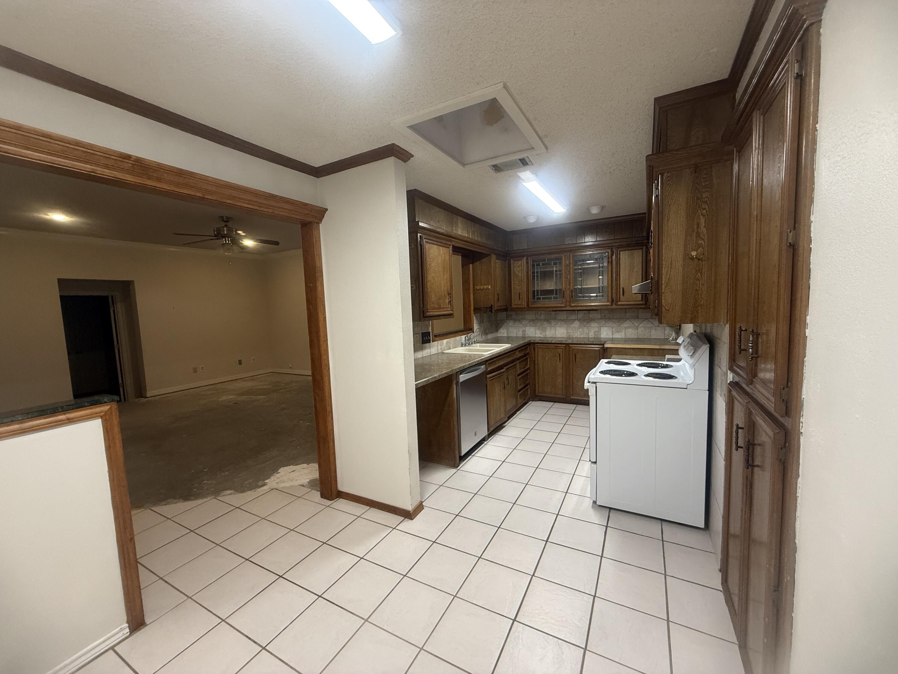 5527 94th Street Lubbock, TX 79424 - Photo 17 of 56 94th kitchen dining