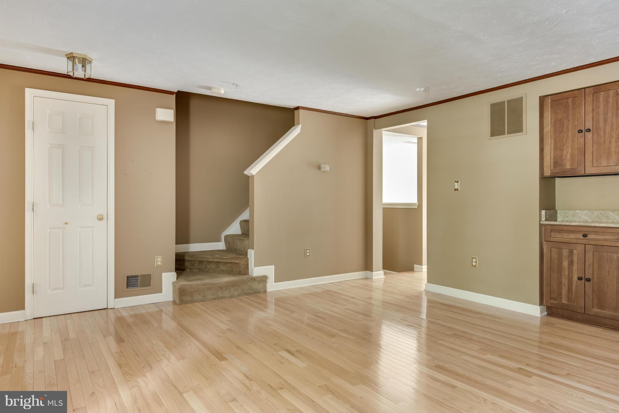563 Quaker Ridge Court Arnold, MD 21012 - Photo 4 of 30 Living Room