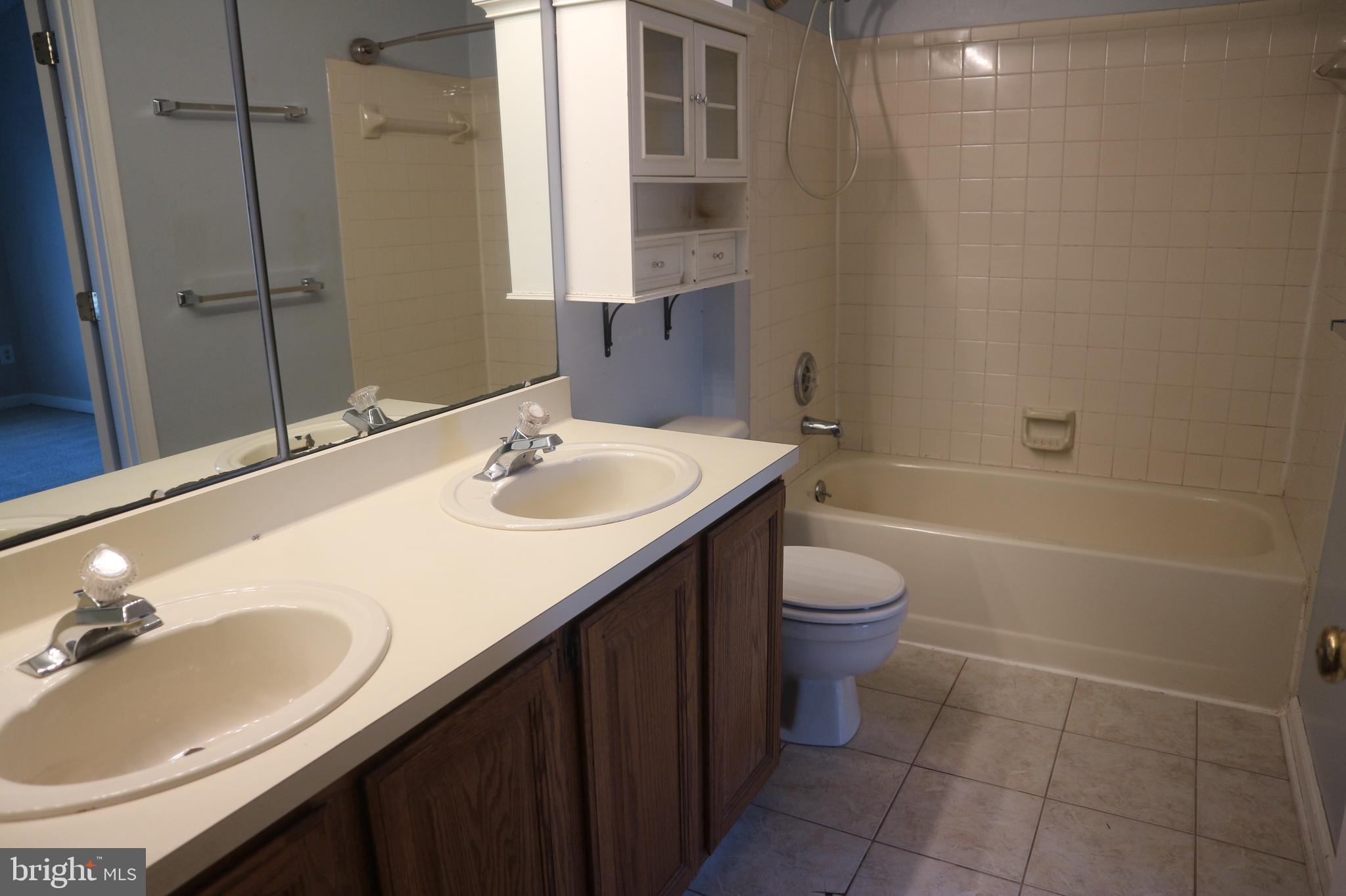 713 Naples Way Bear, DE 19701 - Photo 29 of 32 Adjoining bath