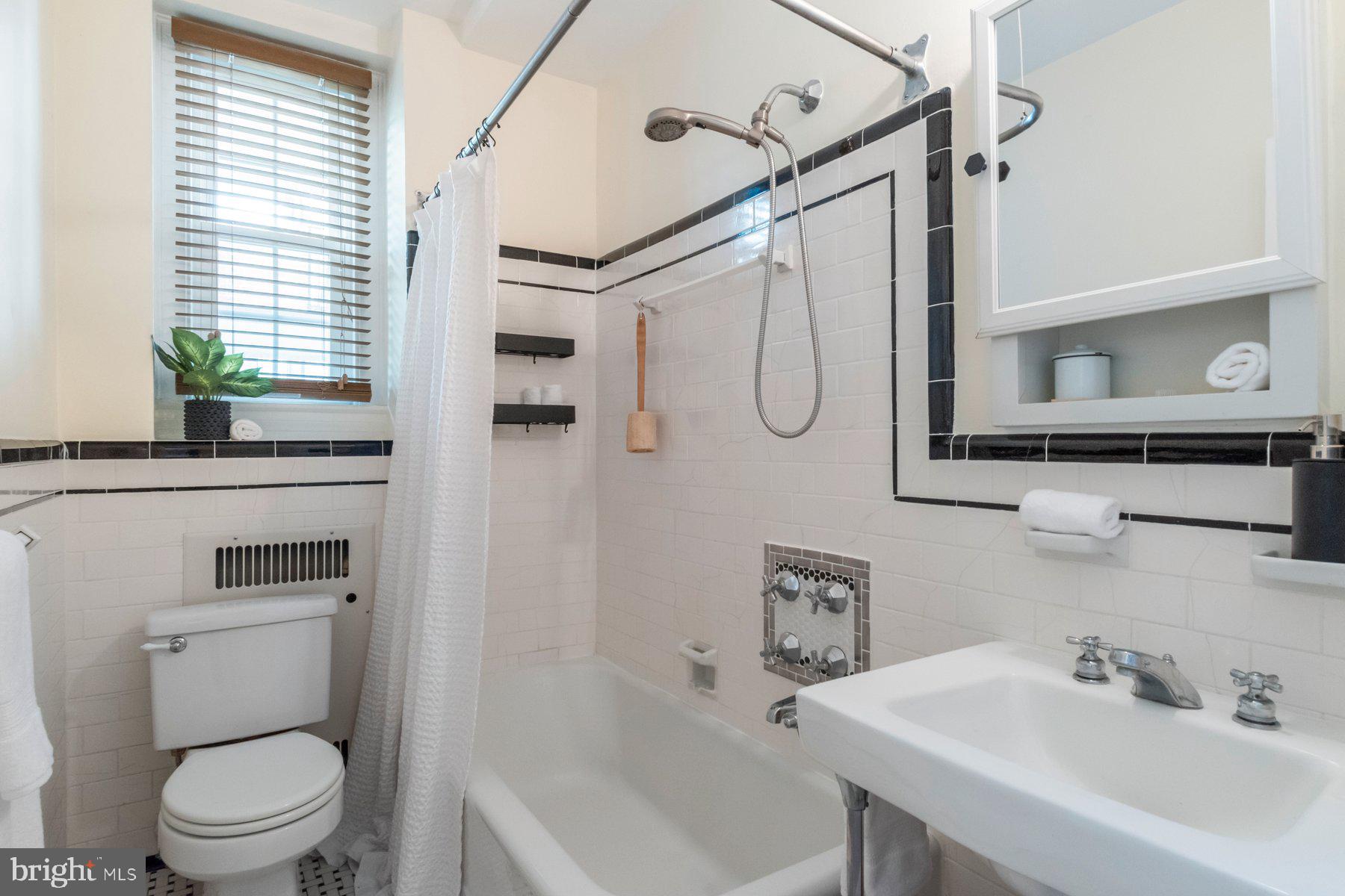 221 Ridgemede Road, Unit 209 Baltimore, MD 21210 - Photo 17 of 32