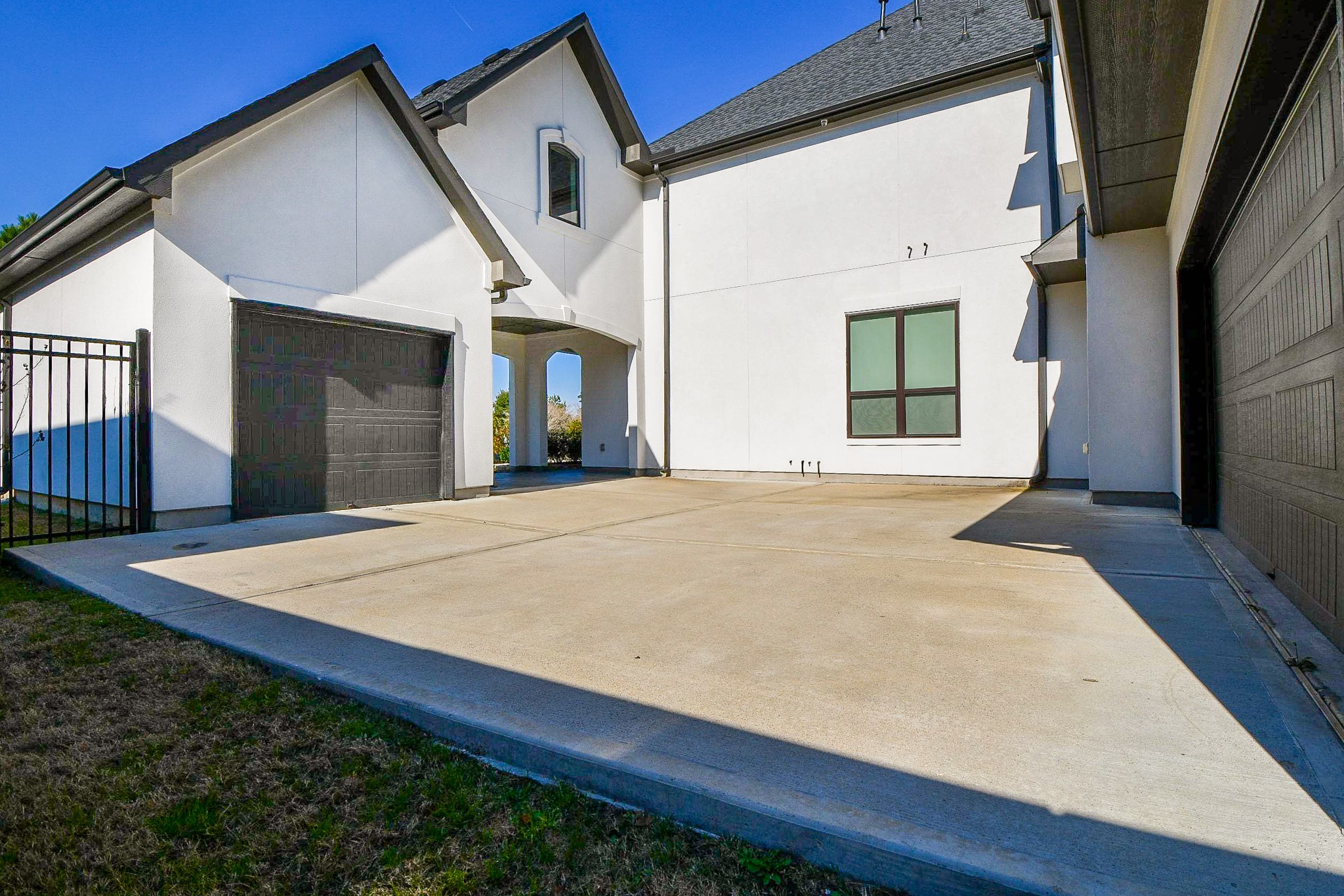 8526 Tombron Grove Road Magnolia, TX 77354 - Photo 50 of 50 a view of an house with backyard and kitchen