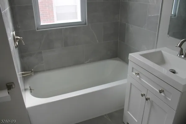 $2,700 | 67 Edgar Street, Unit 1, Carteret, NJ 07008