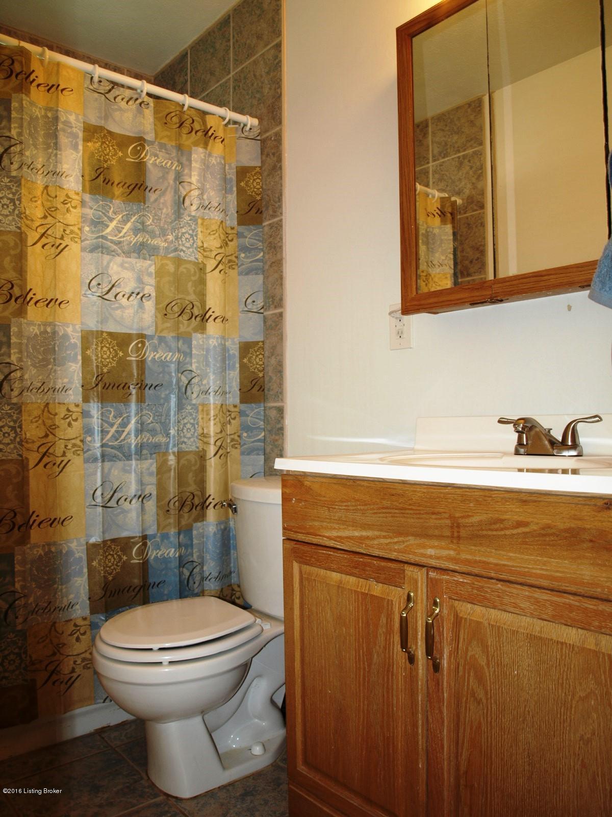 6815 Barbrook Road Louisville, KY 40258 - Photo 33 of 35 P7060429