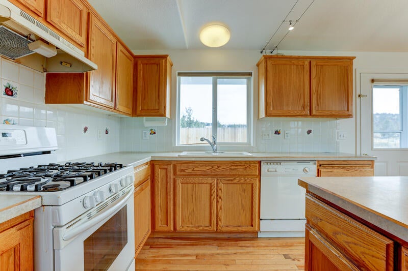 4520 Southeast Moki Road Prineville, OR 97754 - Photo 9 of 25 4520 SE Moki Road-9