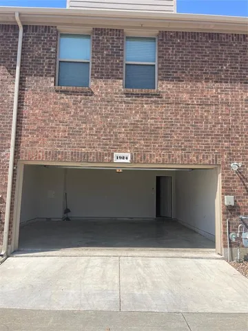 $2,300 | 1924 Buffalo Hill Drive, Mesquite, TX 75149