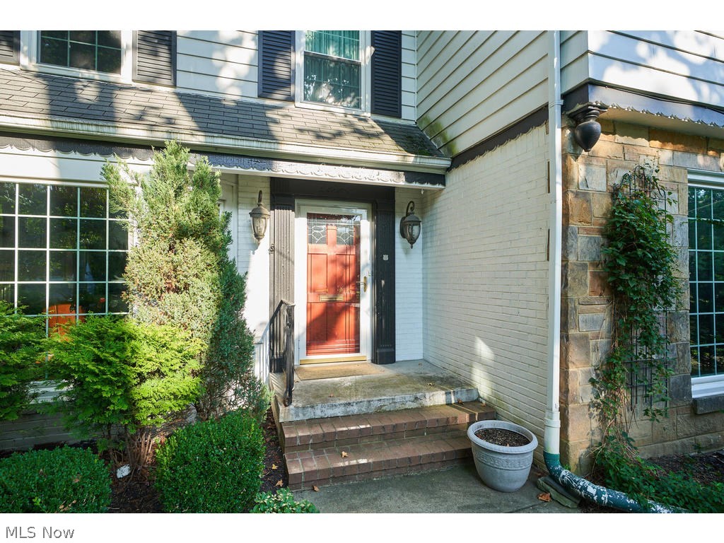 169 Sand Run Road Akron, OH 44313 - Photo 2 of 23