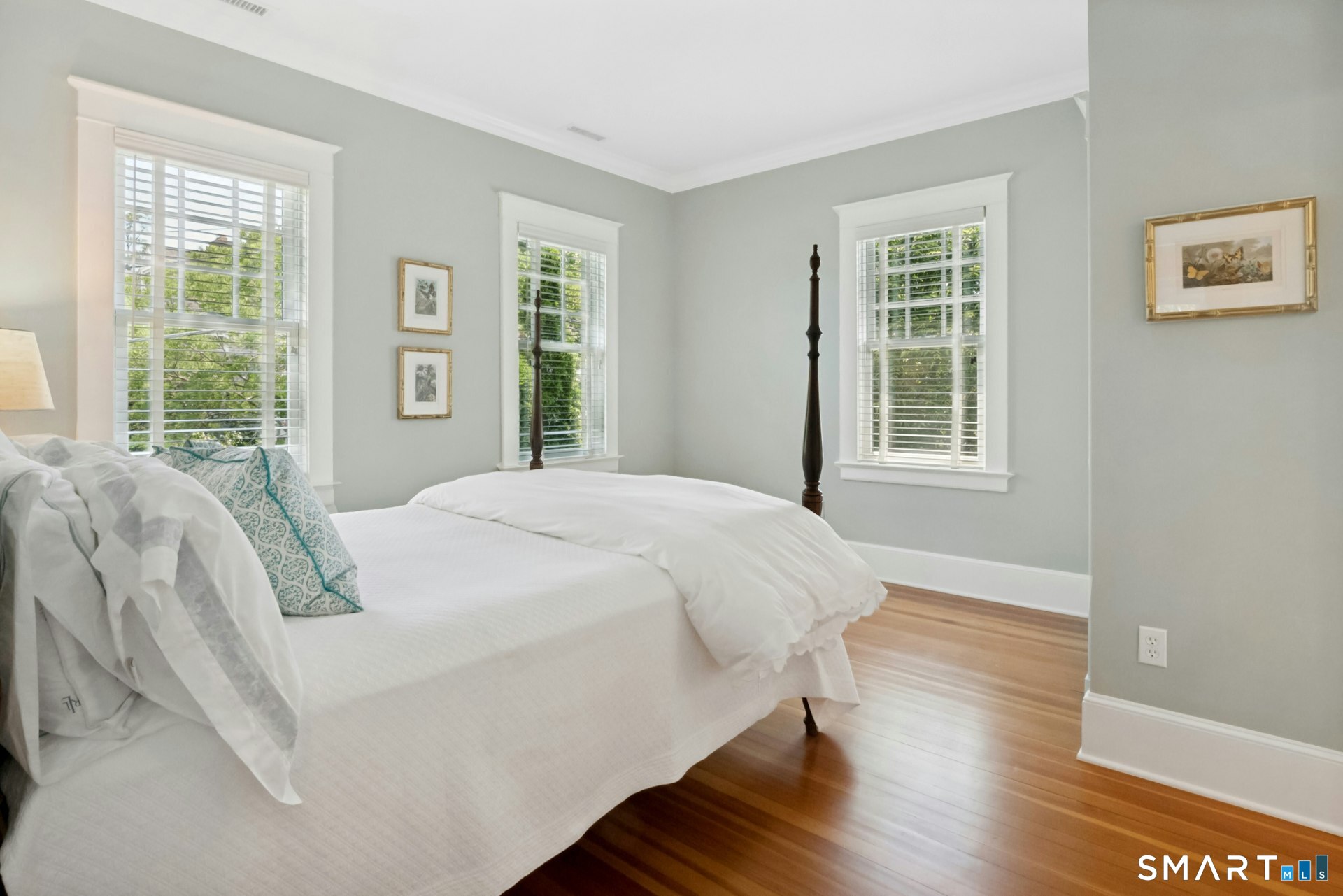 52 Chesterfield Road Stamford, CT 06902 - Photo 21 of 40 Second bedroom with Jack and Jill bath
