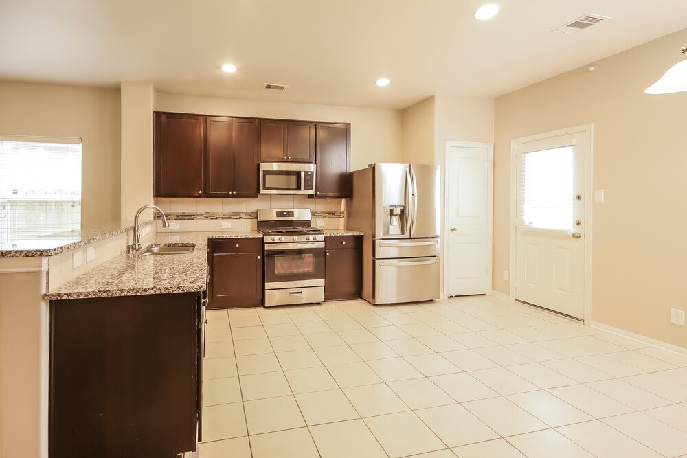 138 Pequin Road Crosby, TX 77532 - Photo 8 of 17