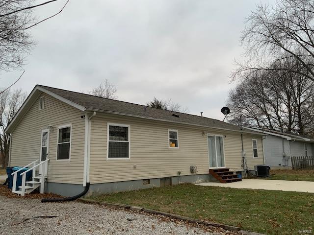 205 East Pocahontas Road Highland, IL 62249 - Photo 2 of 3