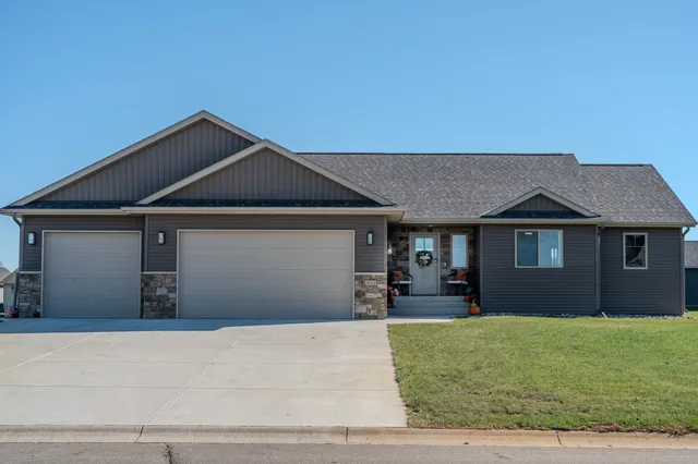 $499,900 | 4715 Dixie Lane, Alexandria, MN 56308