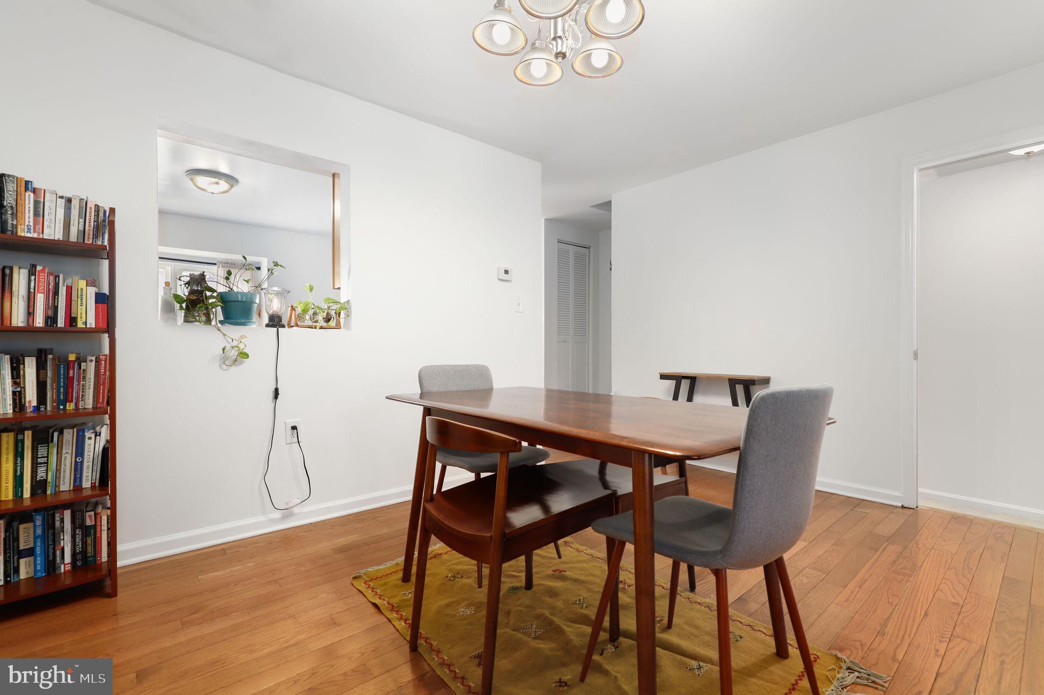 24 Kinsman View Circle Silver Spring, MD 20901 - Photo 8 of 25 Dining Room w/hardwood floors
