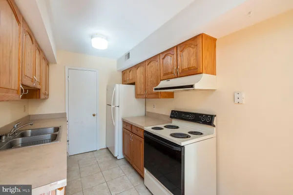 $2,350 | 39 Triple Crown Court, Gaithersburg, MD 20878