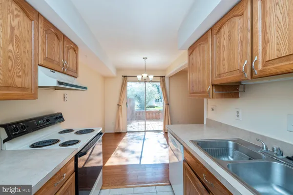 $2,350 | 39 Triple Crown Court, Gaithersburg, MD 20878