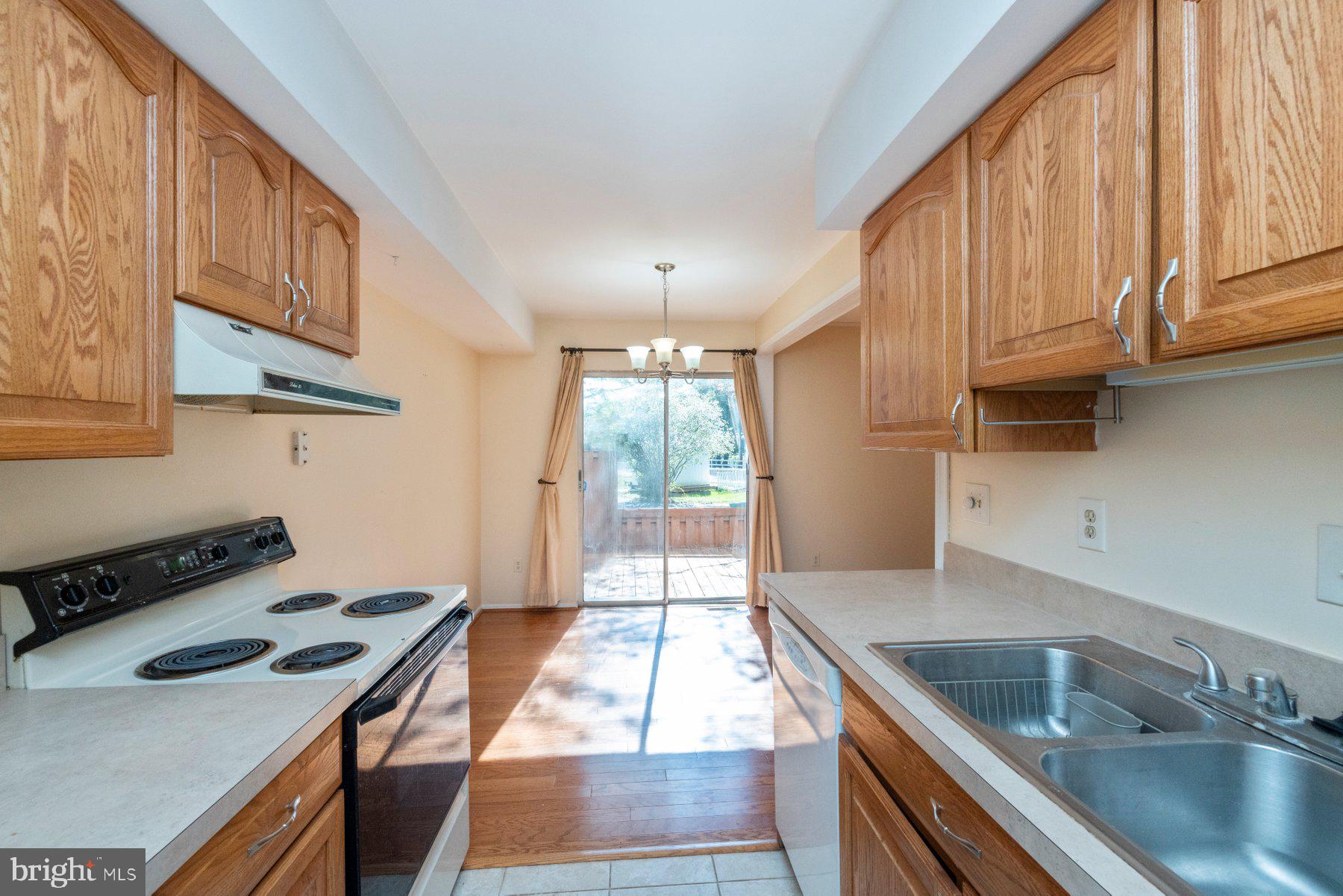39 Triple Crown Court Gaithersburg, MD 20878 - Photo 12 of 26 a kitchen with sink cabinets and stove
