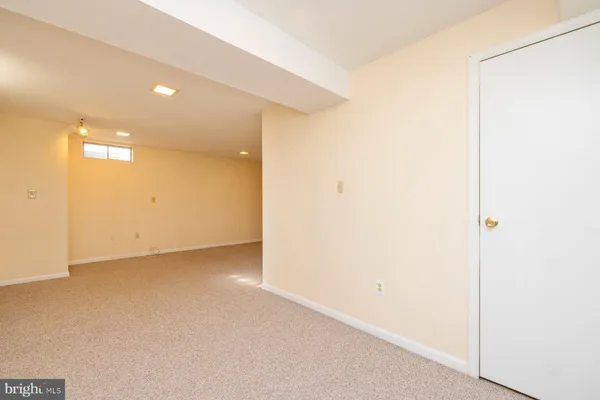 $2,350 | 39 Triple Crown Court, Gaithersburg, MD 20878